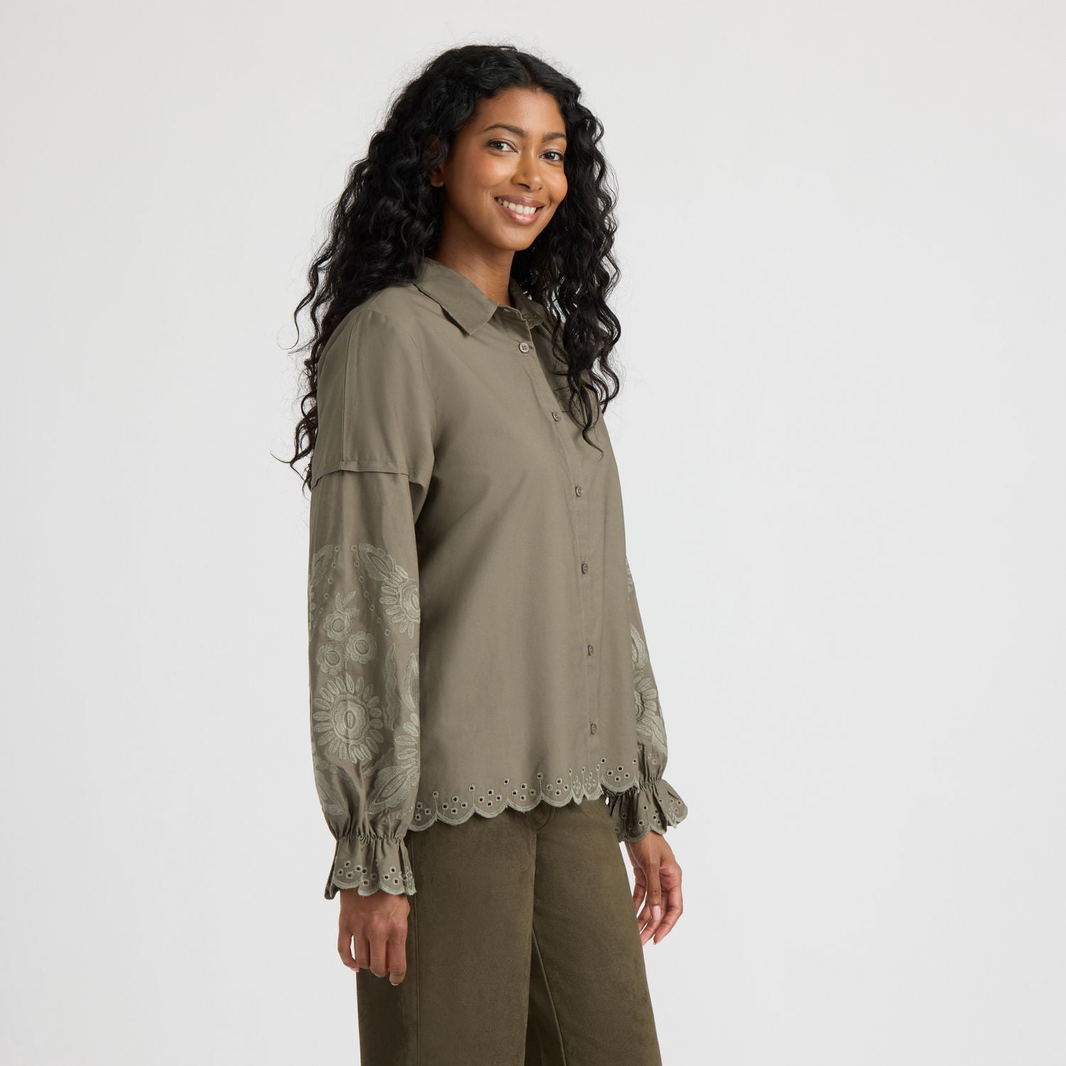 Chemise boutonnée à manches longues avec broderies de Mexx pour femmes