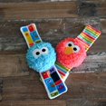 thumbnail image 4 of Kids Preferred Sesame Street Elmo et Cookie Monster Ensemble de Hochets à Poignet, 4 of 6