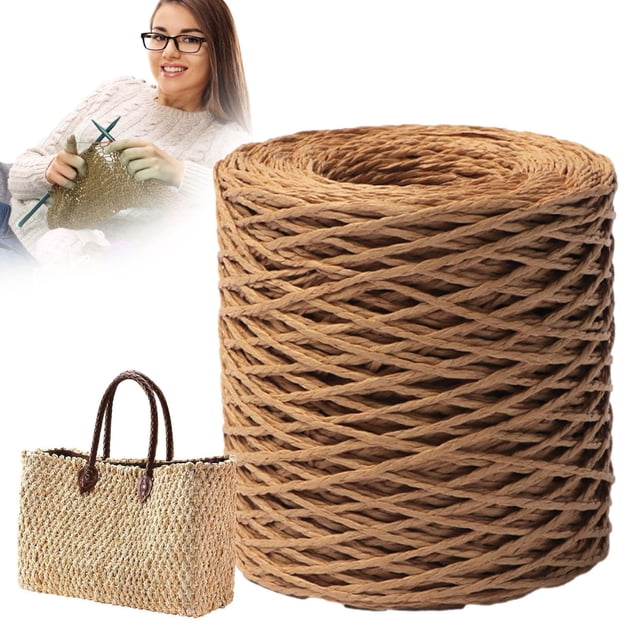 Meiiso Raffia Ribbon, 150 meters of natural raffia yarn displayed as a coiled spool in a natural brown tone. The image includes a crocheted beach bag and a person knitting, showcasing its versatility for crafts such as crocheting, gift wrapping, and creating decorations. Made from durable paper, this raffia ribbon is easy to cut and ideal for DIY projects.