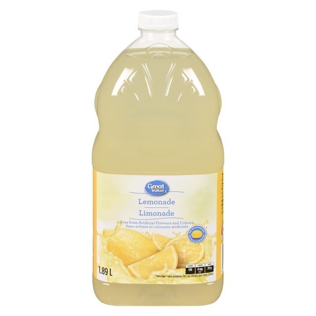 Great Value Limonade dans une Bouteille en Plastique Transparent de 1,89 L avec un Bouchon Blanc, Étiquetée avec des images de Citron et un Texte Indiquant Qu'elle Contient du Vrai Jus de Citron, des Arômes Naturels, Est Pasteurisée et Sans Colorants Artificiels, Idéale pour Servir Réfrigérée et Réfrigérer après l'Ouverture.