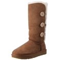 thumbnail image 1 of UGG Botte d'Hiver pour Femme Bailey Button Triplet II, Châtaigne, 6 B US, 1 of 7