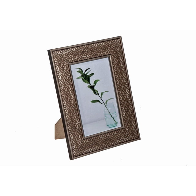 Cadre photo 8 Pouces X 10 Pouces (Trishan) - Ensemble de 2 avec un Cadre de Table Rectangulaire Couleur Bronze Présentant un Motif Artistique Embossé sur la Bordure, Fabriqué en Plastique Robuste, Affichant une photo d'Une Branche Feuillue Verte dans un Pot en Verre sur une surface Blanche, Idéal pour l'Étagère Ou l'Exposition de Bureau.