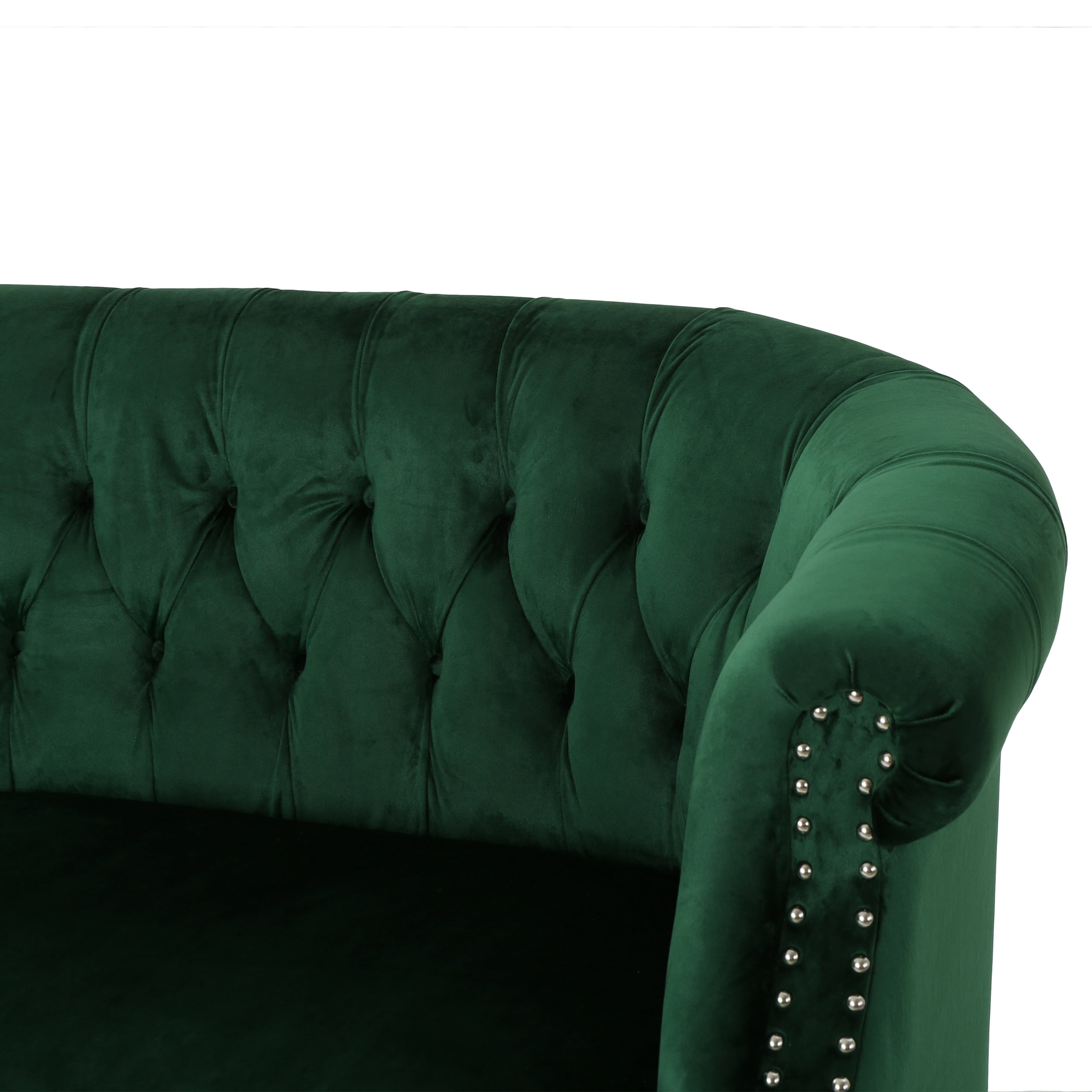 Canapé noble deux places en velours à accoudoirs arrondis, capitonnage en losanges et garniture cloutée argentée, couleur émeraude