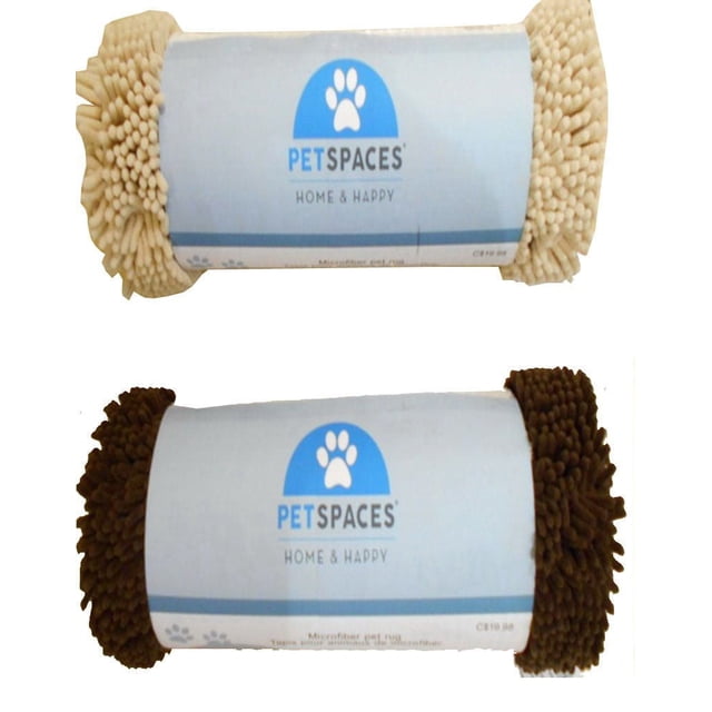 PETSPACES Tapis pour Animaux en Microfibre beige et Brun, Roulé avec une Étiquette Blanche Présentant un logo Empreinte de Patte Bleu et le Texte « PETSPACES Home & Happy », Conçu comme un Tapis d'Alimentation pour Chien à absorption Extrême pour Absorber l'Eau et la Saleté, Lavable à la machine pour un Nettoyage Facile.