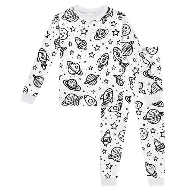 WEAIXIMIUNG Ensembles de Pyjama de Détente pour Enfants à Colorier Peints à la Main pour Garçons et Filles, Présentant un design de Dessin Animé à Colorier avec des Marqueurs. l'Ensemble Comprend un Haut à Manches Longues à Col Rond et un Pantalon Assorti, Fabriqué à Partir d'Un Mélange Doux et Respirant polyester-spandex. le Motif à Thème Spatial Noir et Blanc Comprend des Fusées, des Planètes et des Étoiles, Conçu pour le Coloriage Créatif. Convient aux Enfants de 5-6 Ans, Cet Ensemble de Pyjama Encourage la Créativité et l'Imagination. Idéal pour Se Détendre, les Activités de Bricolage