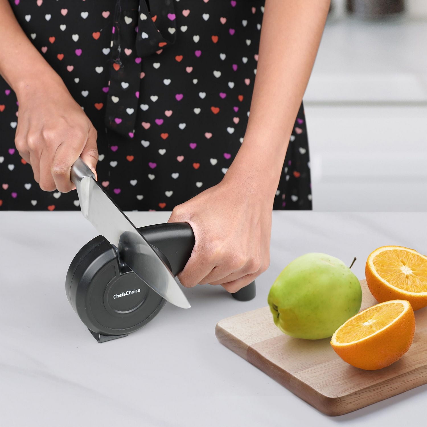 Chef'sChoice 6-in-1 Multifunctional Manual Knife Sharpener, in Black & Grey (SH6N1BKG14)