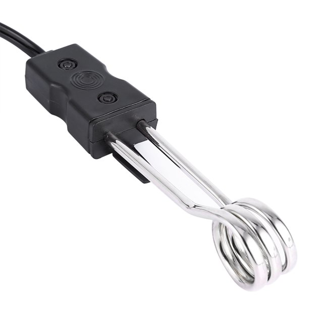 Chauffages d'Eau Électriques Mini 12V/24V Portatifs pour Voiture, Chauffage à Immersion Conçu pour les Voyages, les Pique-Niques et le camping. l'Image Montre un Chauffage compact avec une Bobine de Chauffage en Acier Inoxydable et une Poignée en Plastique Noire. Il Se Branchera Directement sur une Prise d'Allume-cigare de Voiture 12V/24V et Est Léger pour une Portabilité Facile. Idéal pour Faire Bouillir de l'Eau, du Café Ou du Thé Lors d'Activités Extérieures.