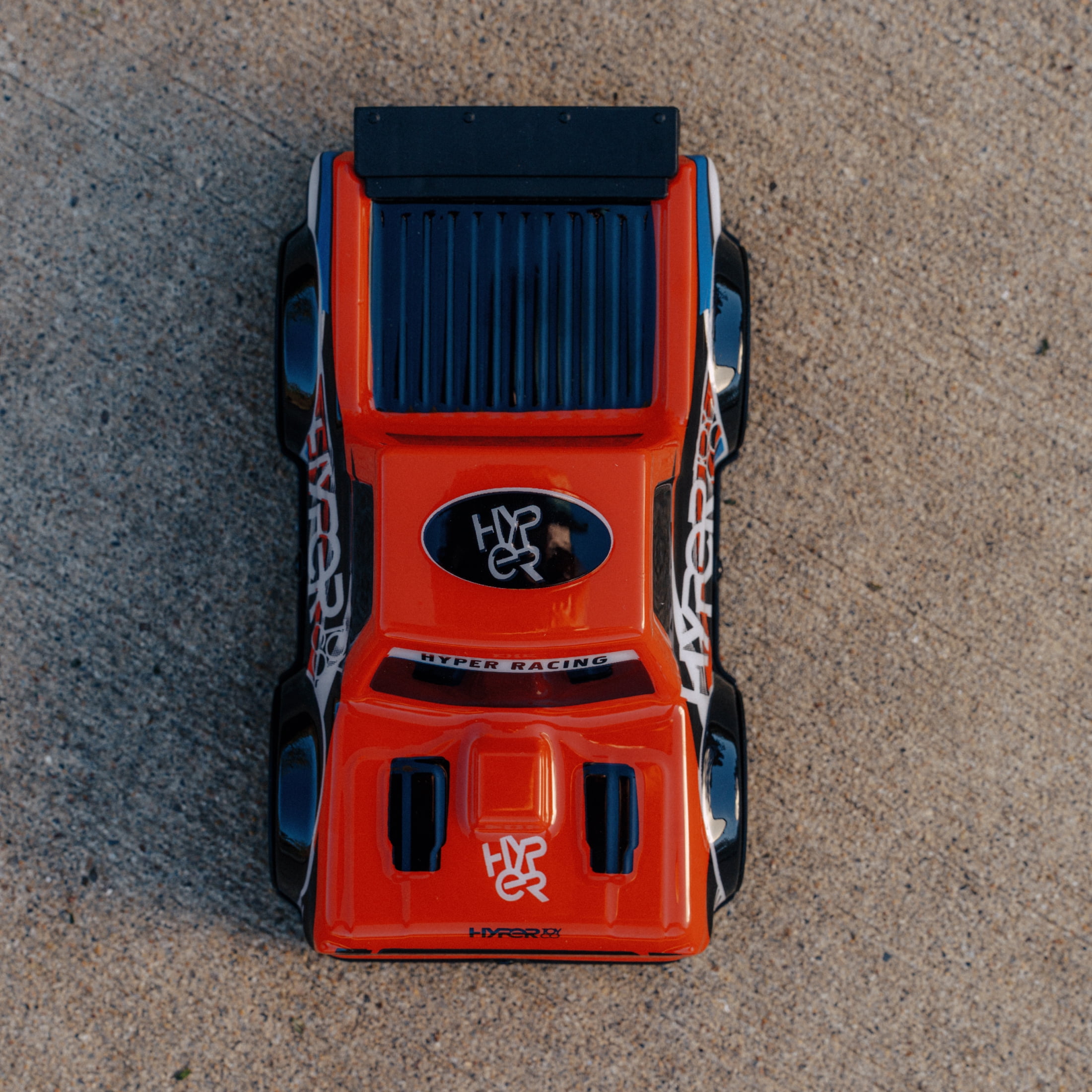 Mini camion de course télécommandé à LED Hyper Toys
