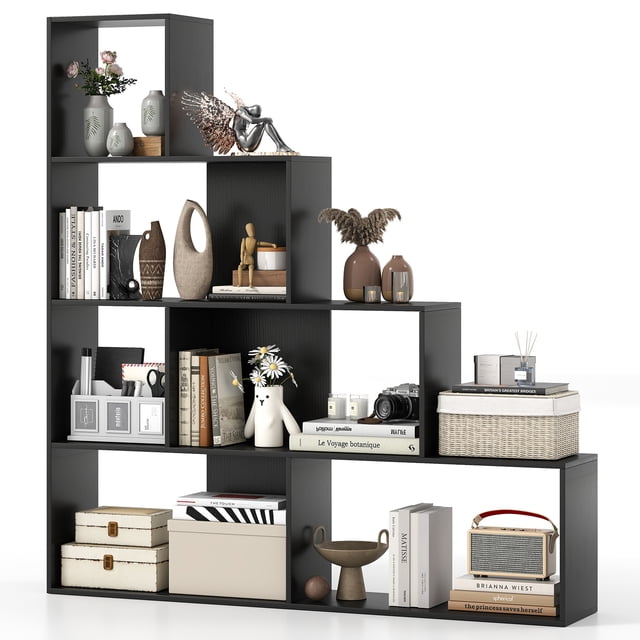 Gymax Bibliothèque à 4 Niveaux avec 6 cubes de Rangement, 64 Pieds' de Hauteur, Présentant un design d'Escalier Géométrique Moderne en Bois d'Ingénierie Noir. Cette Bibliothèque Autoportante Comprend six cubes Ouverts de Tailles Variables, Idéale pour Organiser des Livres, des Articles Décoratifs et des Boîtes de Rangement. Sa construction Robuste Supporte jusqu'à 400 Lb et Comprend des Trousses Anti-Basculement pour la Sécurité. une Bibliothèque Moderne Convenant aux Salons, Chambres Ou Bureaux.