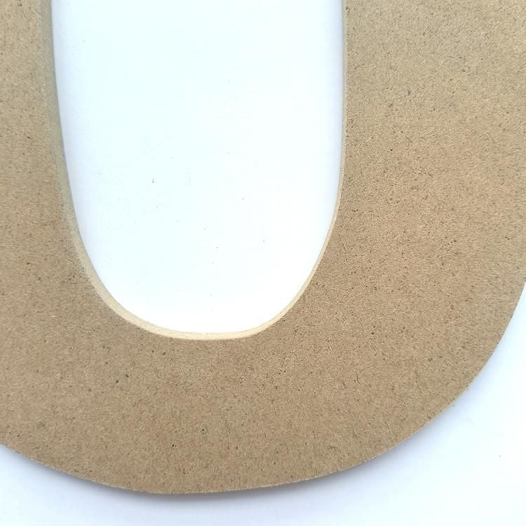 Lettre O en bois du décor Lerman