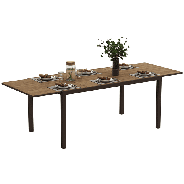 Outsunny Table de Salle à Manger de Patio Extensible 63 Pouces-94,5 Pouces pour 6 à 8 Personnes, Vue avant Brune d'Une Table de Patio Rectangulaire Extensible avec Dessus en DPC à Grain de Bois et Bordure en aluminium, Pieds en tube d'Acier Enduit de Poudre avec Couvre-Pieds Ajustables; 6–8 Places, Allongé à 94,5 Pouces (240 cm), Utilisé Souvent comme buffet Extérieur Ou Espace de Travail d'Artisanat.
