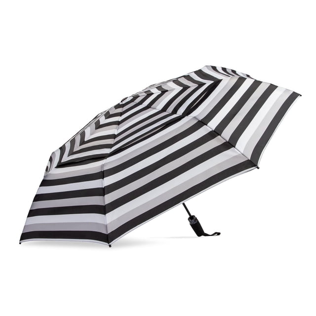 WindproTM Parapluie Compact Ventilé à Ouverture et Fermeture Automatiques avec Auvent en polyester Recyclé rPET à 8 Panneaux à Rayures Noires, Blanches et Grises, arc de 47 Pouces, Technologie Renforcée par CâblesTM, Poignée à Texture en Spirale et Dragonne Tressée, Montré s'Ouvrant à un angle de 3/4 sur Blanc, Idéal pour le Transport Quotidien.