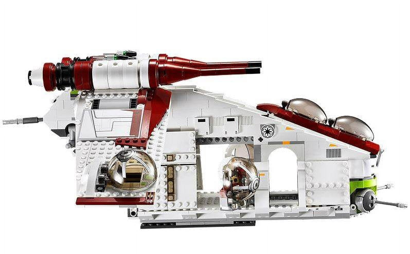 LEGO® Star Wars® Republic Gunship™ Battle of Geonosis Set w