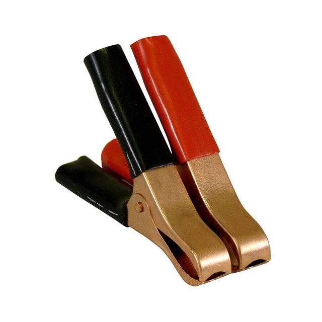 Schumacher Electric Pinces de Batterie de Remplacement 50A avec Codes de Couleur, Poignées en PVC Rouges et Noires pour Bornes Positives et Négatives, Conçues pour une Utilisation Sécuritaire avec des Chargeurs de Batterie et des Outils de diagnostic jusqu'à 50 Ampères, Montrées en Gros Plan en Angle sur Fond Blanc.