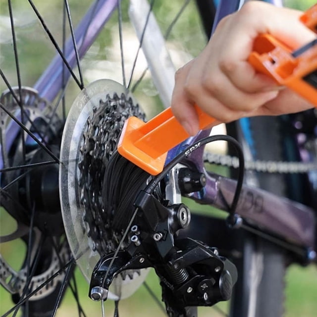 YIMWNYI Motorcycle Chain Cleaning Brush, Multi Functional 2 In 1 Tool, Effective Chain Cleaner, Flywheel Brush, Portable Bike Maintenance Tool, Durable Plastic Bristles, Outdoor Use