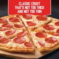 thumbnail image 4 of Pizza congelée Red Baron Pepperoni Classic Crust, 584 g Red Baron Pepperoni Classic Crust Pizza congelée 584 grammes, 4 of 6