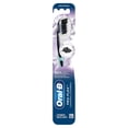 thumbnail image 1 of Oral-B Pro-Flex Brosse à Dents Manuelle au Charbon, Souple, 1 of 8