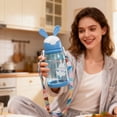 thumbnail image 2 of Bouteille d'Eau en Paille en Forme de Lapin avec Couvercle Rabattable, Bouteille en Plastique Réutilisable de Grande Capacité pour l'Extérieur, les Déplacements et l'Hydratation Quotidienne, 2 of 6