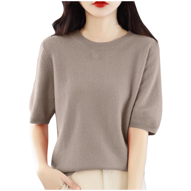 FAIWAD Chandail à Manches Courtes pour Femme, Col Rond, Manches Bouffantes, Hauts d'Été Légers de Couleur beige Neutre. Ce Haut pour Femme Présente des Manches Bouffantes, une Encolure Ronde et une Coupe Décontractée, Fabriqué en polyester Léger et Respirant. Idéal pour les Sorties Décontractées, le Travail Ou les Tenues d'Été, et s'Agence Bien avec des Jupes, des Pantalons Ou des jeans.