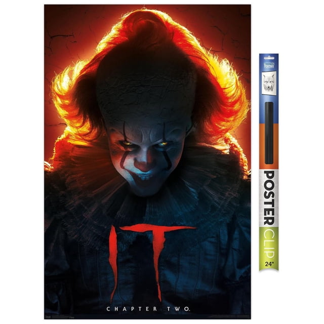 IT : Chapitre 2 - Affiche Murale « Evil Glow », 22,375 Po x 34 Po Représentant une Figurine Sombre avec une Lueur Rouge Ardente Autour des Cheveux et un Col à Volants, Portant un costume Sombre Texturé avec un logo « IT » Rouge et un Texte « Chapitre Deux » au Bas, Imprimée sur du Papier Lustré, Convenant à la Déco de la Maison et aux Fêtes.