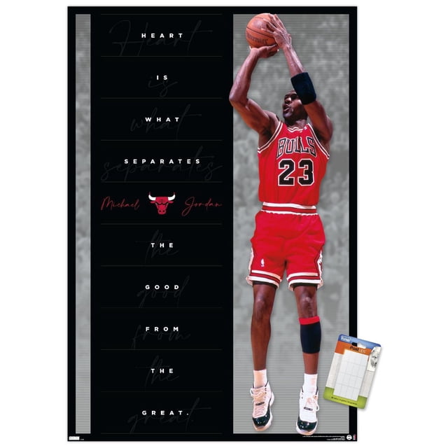Michael Jordan - Affiche Murale Cœur, 22,375 Po x 34 Po Montrant Michael Jordan en Chandail Chicago Bulls Rouge Numéro 23, Sauter pour Tirer un Ballon de basketball. le Côté Gauche a un Fond Noir avec la Citation « le Cœur Est Ce Qui Sépare le Bon du Grand » en Texte Blanc et Rouge à Côté du logo des Taureaux. Cette Affiche Brillante Convient à la Déco Murale de la Maison Ou du Bureau et Est Légère et Prête à Accrocher.