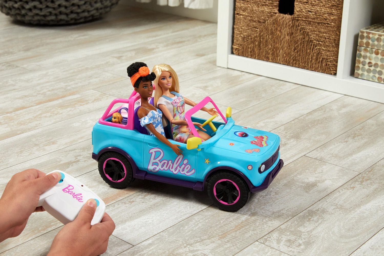 Hot Wheels  Barbie  Véhicule téléguidé  VUS et autocollants
