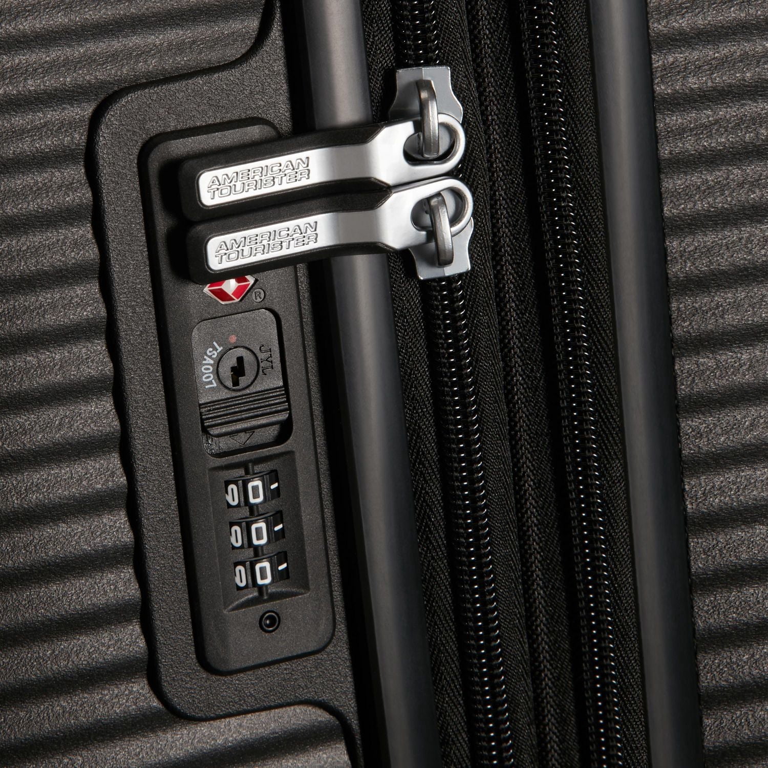 American Tourister Curio Spinner Moyen