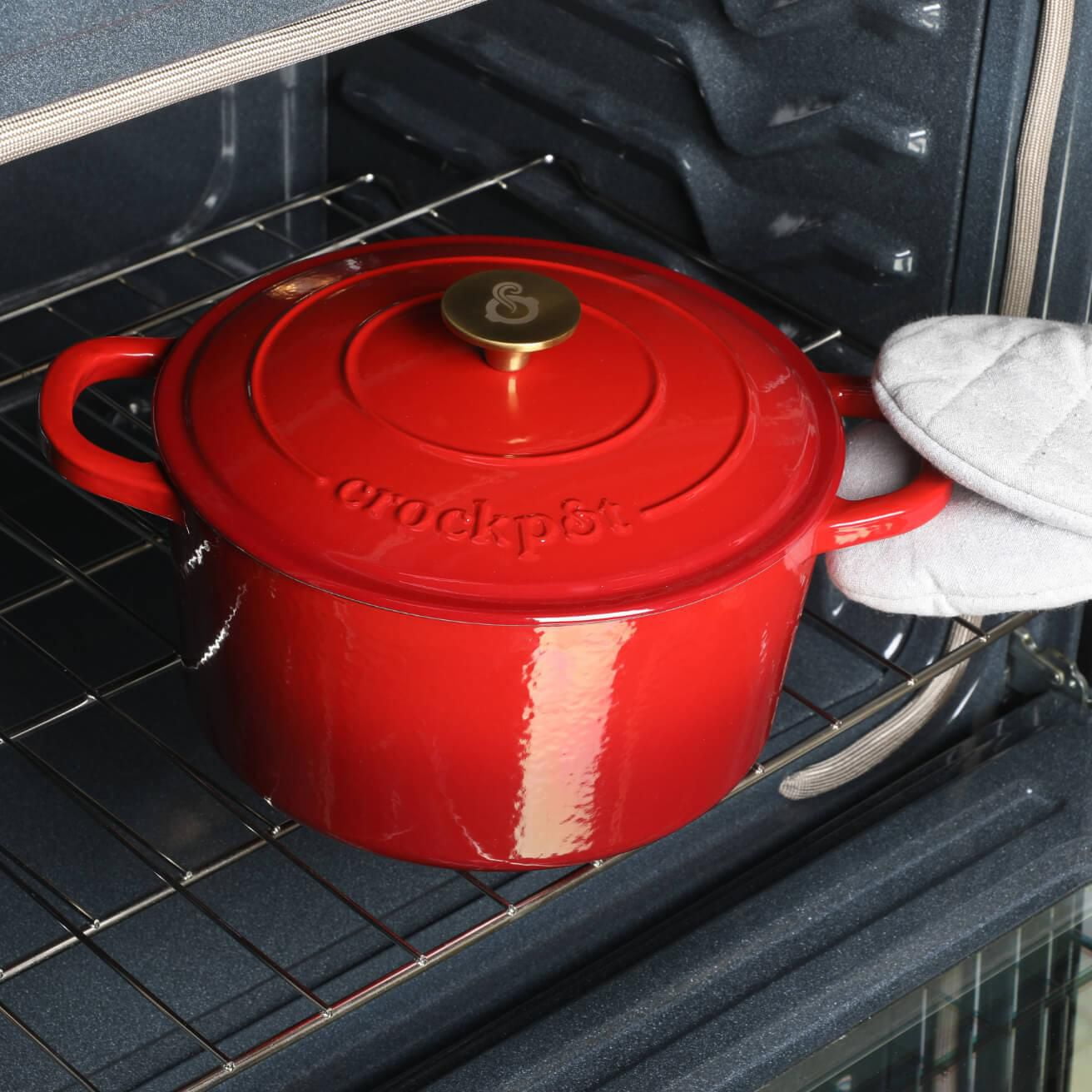 Crock-Pot Artisan Four hollandais en fonte émaillée avec couvercle, rouge dégradé, rond, 6 Qt
