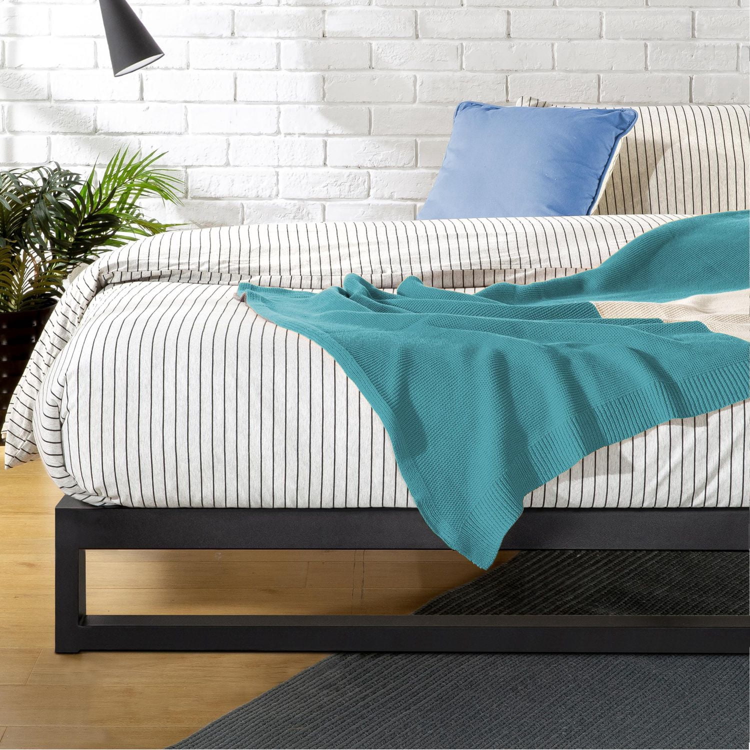 Zinus Trisha 7 inch Metal Bed Frame with Headboard