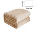 thumbnail image 3 of Couverture Raschel Douce et Épaisse à Double Couche, un Incontournable pour Se Réchauffer en Hiver, Convient aux Lits, aux Sofas et à d'Autres Scènes, Offrant un Confort Ultime, 3 of 6
