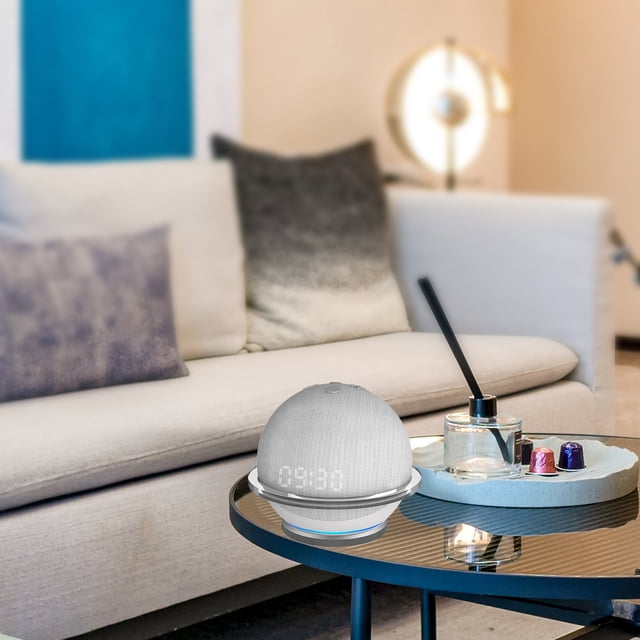 Zeus Support Mural pour Haut-Parleurs Intelligents Echo Dot 4 et Autres, Idéal pour les Installations audio à Domicile. Fabriqué en Acrylique durable, Supporte jusqu'à 15 Livres et Présente un design Mural pour une installation Facile. Présenté dans un Salon Moderne, le Support Améliore l'Efficacité de l'Espace et le placement audio.