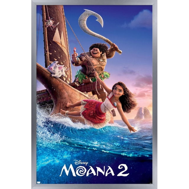 Disney Moana 2 - Affiche Murale sur une Feuille, 22,375 Pouces x 34 Pouces Encadrée, Représentant des Personnages Animés sur un Canot à Voile en Bois avec une Grande Voile, des Vagues Océaniques Vibrantes et un Ciel au Coucher du Soleil. un Homme Musclé Tatoué Tient un Grand Hameçon pendant Qu'une Jeune Fille en Robe Polynésienne Rouge et Blanche Se Balance d'Une Corde au-Dessus de l'Eau. un Petit Cochon et un Coq Sont sur le Bateau. Cette Oeuvre