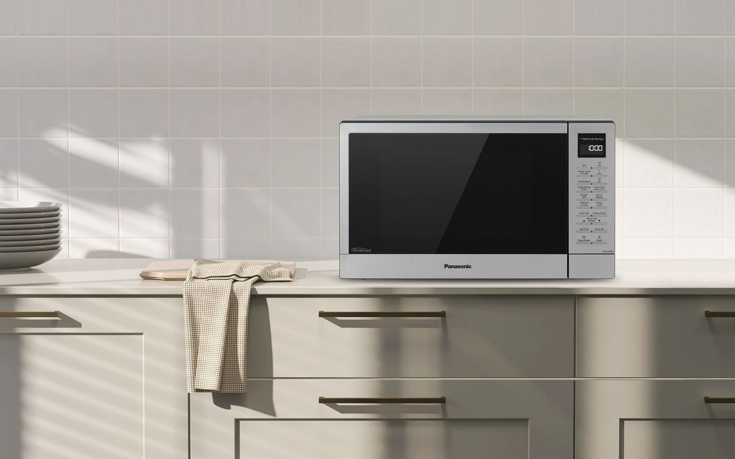 Panasonic NNGT69KS Four à micro-ondes Genius, four à griller, acier inoxydable