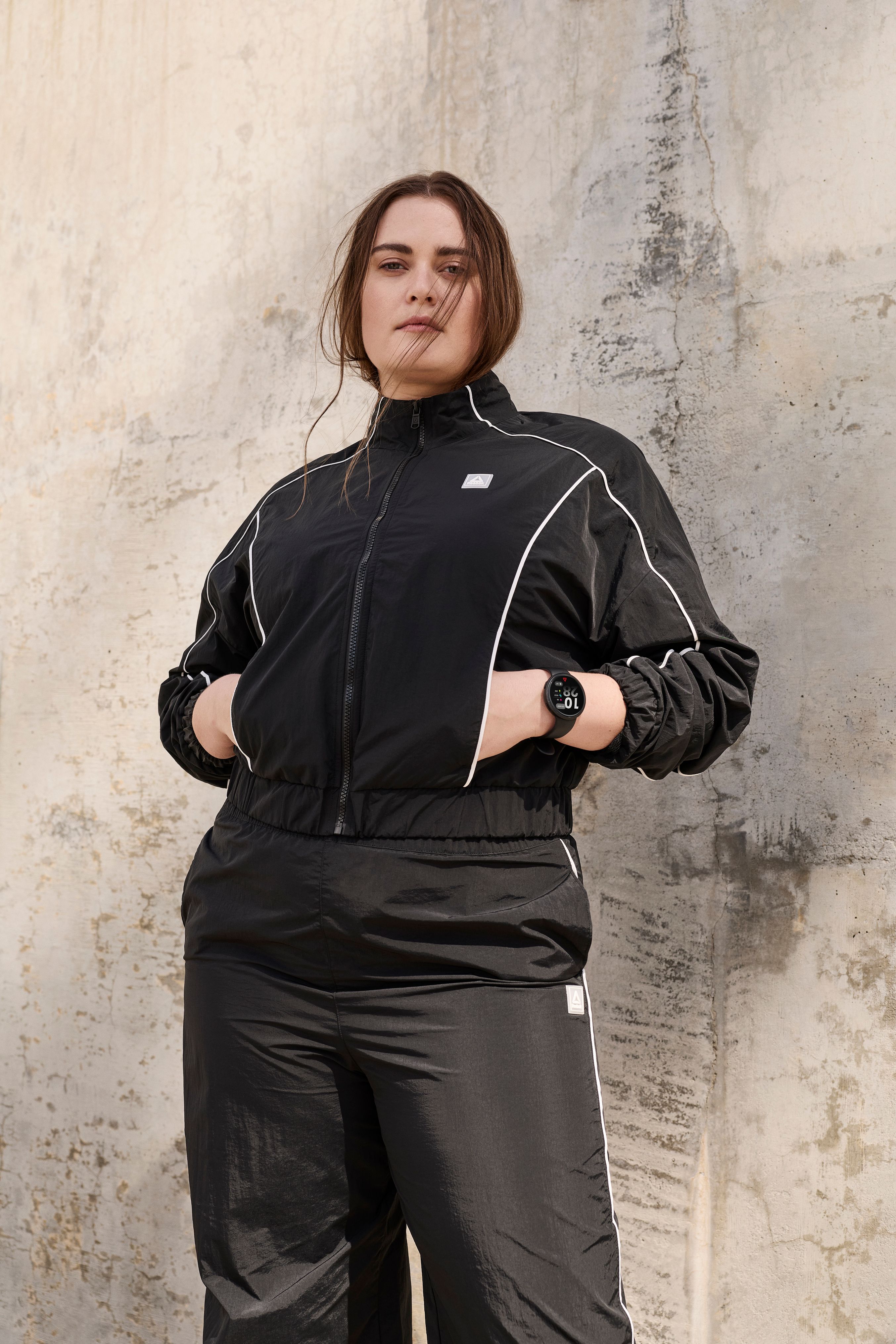 Montre connectée Reebok Rush DELTA fitness, A-GPS, fréquence cardiaque et SpO₂, écran LCD de 1,39", plus de 80 modes sportifs, autonomie de 10 jours, étanche IP68, compatible Android et iOS