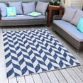 thumbnail image 4 of Sunnydaze Tapis de Patio Extérieur à Affinité Géométrique en Bleu Acier - 5 Pi x 7 Pi, 4 of 7