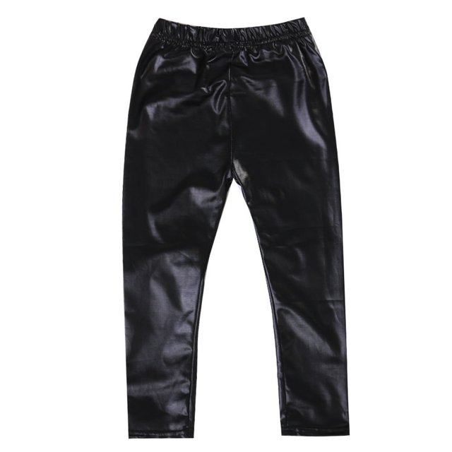 Leggings Extensibles en Cuir pour Bébés Filles, Pantalons Moulants en Cuir PU avec une Finition Noire Élégante. Ces Leggings Pleine Longueur Offrent une Taille Élastique pour un Ajustement Confortable, Conçus pour les Bébés Filles de 0 à 24 Mois. Idéal pour les occasions Décontractées Ou Habillées.