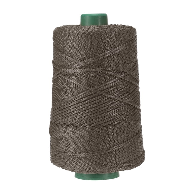 Uxcell Corde en Macramé de Polyester, Fil de Corde de Sac au Crochet en Polypropylène Brun Gros Plan, Vue Frontale de la Bobine de Corde en Polyester Tressée Brune de 3 mm avec texture Lisse et Uniforme et Épaisseur Constante; Longueur de 200 m (218,7 yd) par Spécifications, Indiquée sur Fond Blanc Uni et Convient aux Sacs Macramé, Crochet, Bricolage et aux Suspensions pour Plantes.