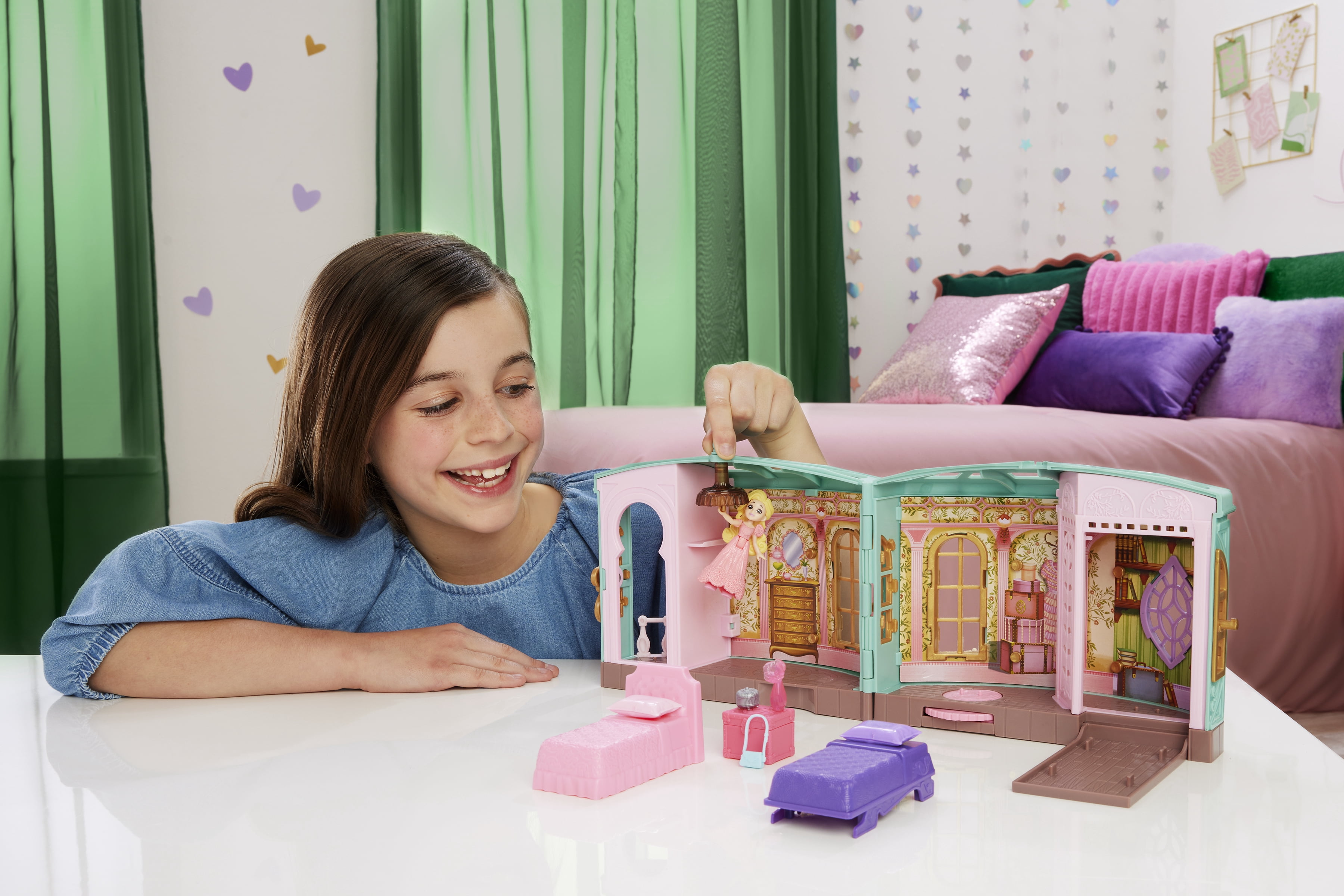 Universal Pictures’ Wicked So Popular Dorm Small Doll Playset with 3 Play Spaces & 10 Total Pieces