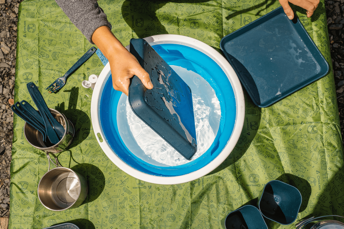 Coghlan's 16L Collapsible Sink – Lightweight Foldable Wash Basin for Camping, Hiking, Outdoor Use