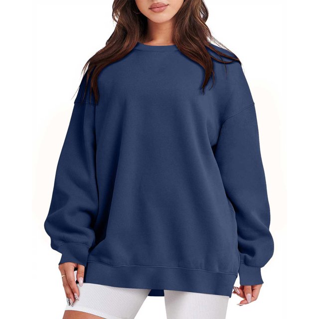 Liquidation à 50 % de Rabais Chandail Surdimensionné pour Femmes 2023 Mode Décontractée Manches Longues Col Rond Hauts de Chandail pour Dames Blouse. l'Image Montre une Femme Portant un Chandail Surdimensionné Bleu Marine avec un Col Rond et des Manches Longues, Style Décontracté avec des shorts Côtelés Blancs. Fabriqué en polyester Léger, Ce Chandail Offre Confort et Polyvalence, Convient à la Superposition Ou au Port Autonome. Idéal pour les occasions Décontractées, Quotidiennes Ou Saisonnières au Printemps, en Automne et en Hiver.