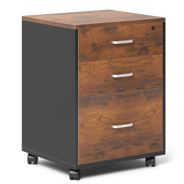 Soges Classeur Mobile à 3 Tiroirs Brun, au design Moderne avec Trois Tiroirs, Incluant un Tiroir Supérieur Verrouillable et un Tiroir Inférieur Profond pour Dossiers Suspendus Format Lettre. Fabriqué en Panneaux MDF Solides pour la Durabilité, Il Comprend des rails Coulissants de Haute Qualité pour un Fonctionnement Fluide et Silencieux. l'Armoire Est Équipée de Quatre Roues, Deux d'Entre-elles Verrouillables, Offrant une Mobilité et une Stabilité Faciles. Dimensions Sont 18,8 L x 16,5 L x 25,5 H Pouces.