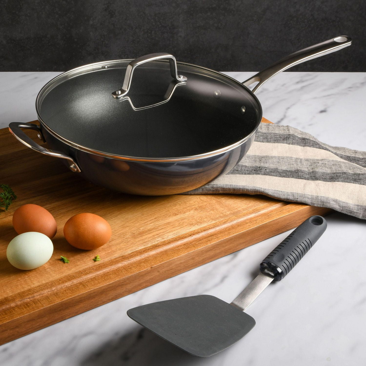 Martha Stewart - Poêle essentielle antiadhésive en aluminium de 12 po avec couvercle, gris