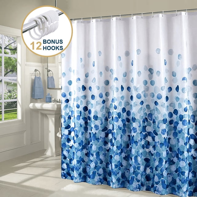 ComfiTime Rideau de Douche - Rideau de Salle de Bain en Tissu Robuste Résistant à la Moisissure, Présentant un Motif floral de Pétales de rose en Bleu sur Fond Blanc. Fait de polyester 100 % Écoresponsable, Il Est Imperméable, Lavable à la Machine et Comprend un Ourlet Lesté pour une Meilleure Draperie. le Rideau Mesure 72 Pouces de Large par 72 Pouces de Haut et Est Livré avec 12 Oeillets Métalliques Antirouille et Crochets bonus pour une Suspension Facile. Idéal pour Baignoires et Douches de Taille Standard.