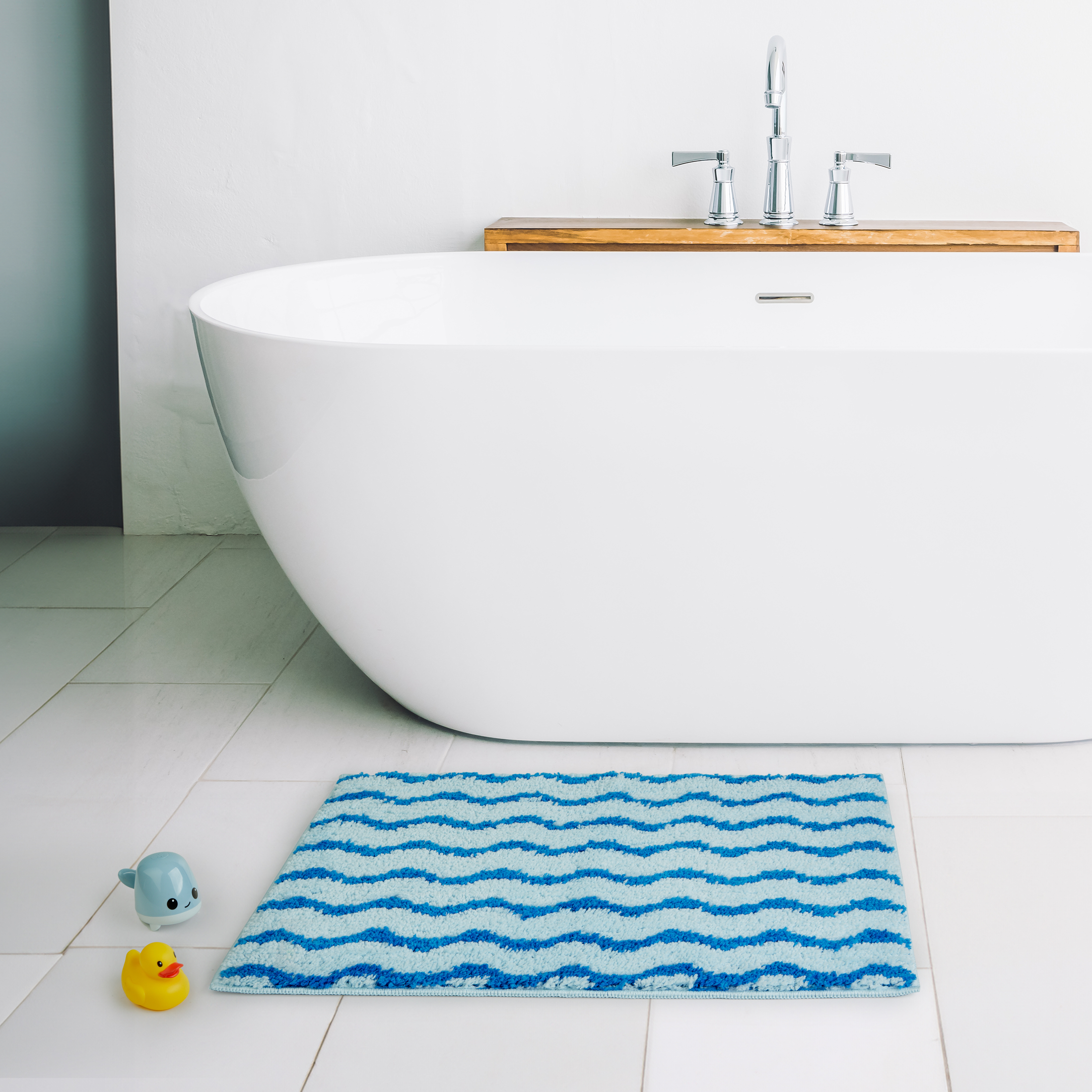 Tapis de bain Mainstays Kids Collection Requin Vagues antidérapant 17" x 24"