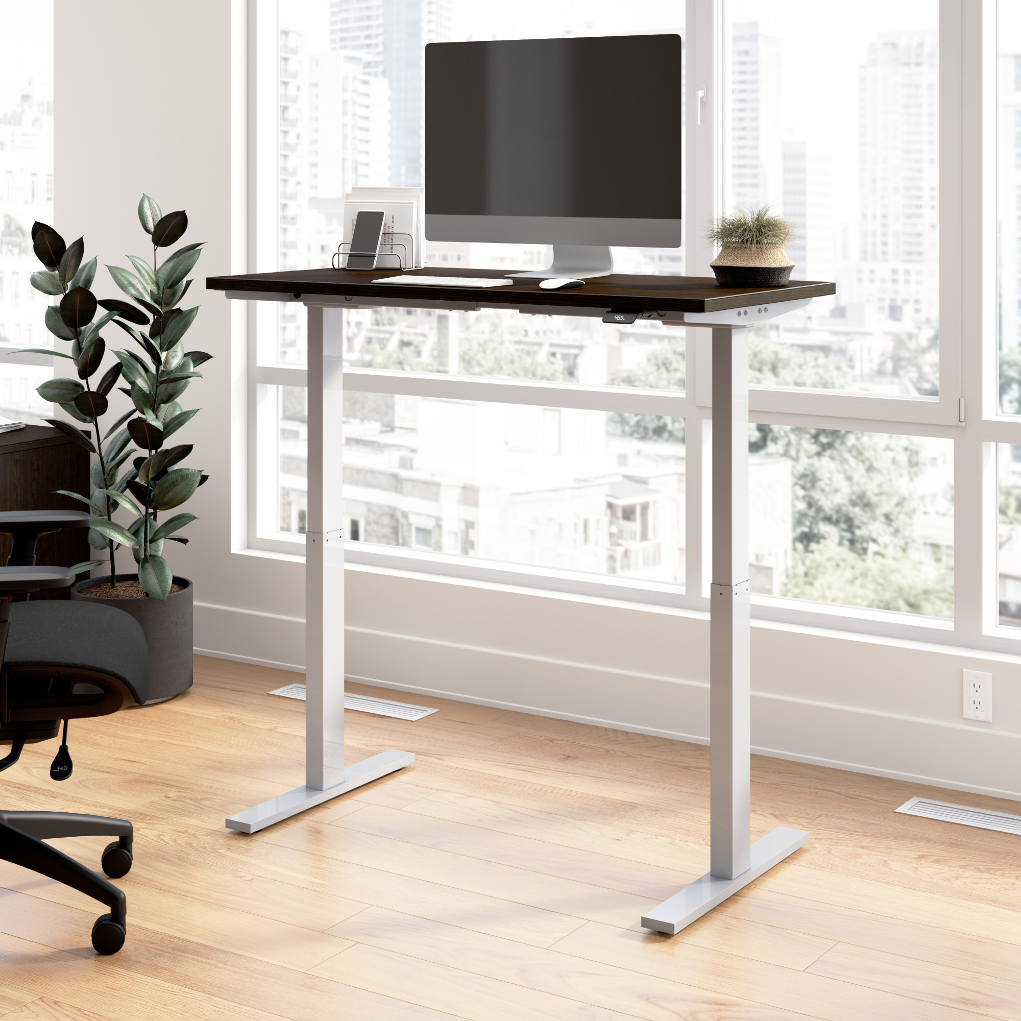 Move 60 Series Bureau Debout Réglable 48W en Cerisier Moka - Bois d'Ingénierie