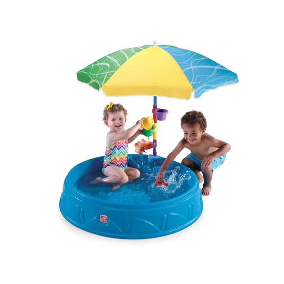 Step 2 Piscine pour tout-petit en plastique Play & Shade avec parasol et kit d'accessoires de 7 pièces