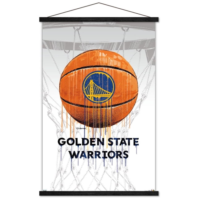 NBA Golden State Warriors - Affiche Murale Drip Ball 20, 22,375 Pouces x 34 Pouces, Représentant un Ballon de basketball orange avec le logo Golden State Warriors en Bleu et Jaune avec un Effet de Peinture Goutte à Goutte sur un Fond de Filet de basketball Gris, Imprimée sur Papier d'Affiche Lustré et Conçue pour une Suspension Facile avec Pinces Incluses, Convient à la Déco de Chambre à Thème Sportif.