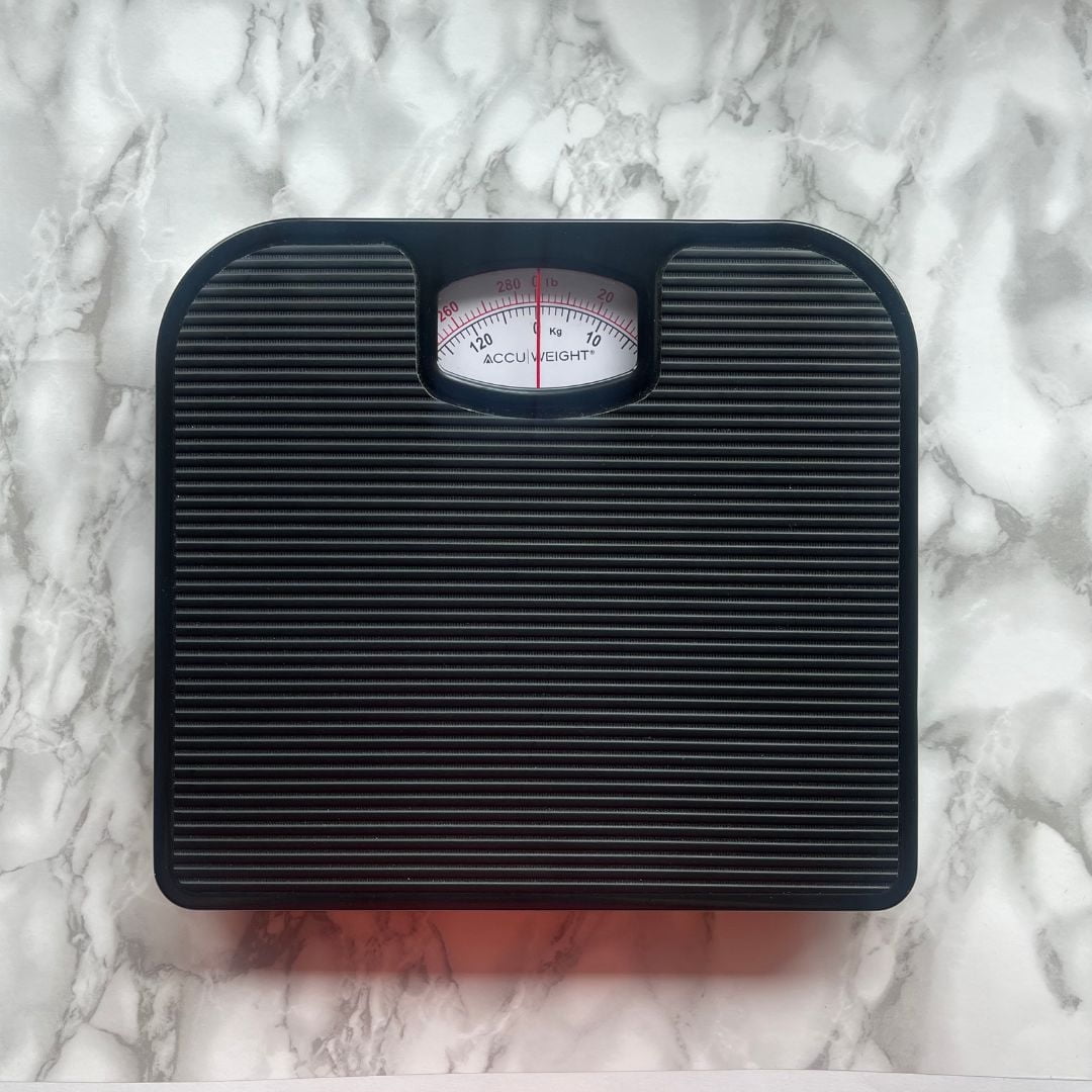 Pèse-Personne Méchanique de Salle de Bain, Accuweight, Capacité de 286 lbs (130 kg), noire et blanche, modèle BS200B