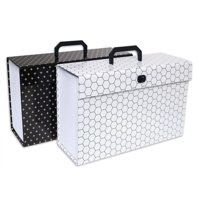 Classeur Extensible à 19 Pochettes, un Dossier Extensible de Style Accordéon avec 19 Pochettes et Séparateurs Visibles à Onglets, Extérieur à Motifs Marqué PATT2, Présenté sur un Fond Blanc Uni comme Organisateur de Documents et Classeur.