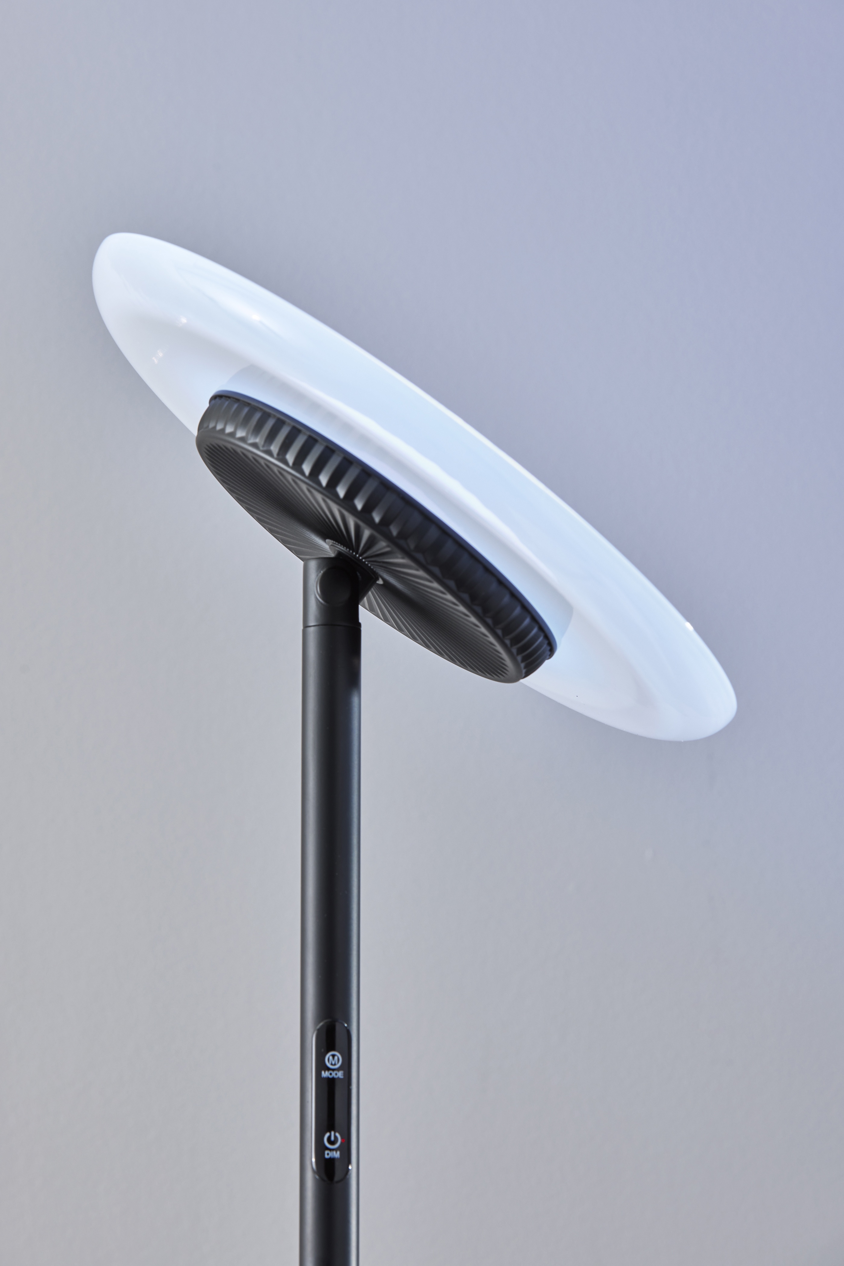 Lampadaire Mainstays RGB noir, 6 couleurs automatiques, design moderne, neuf